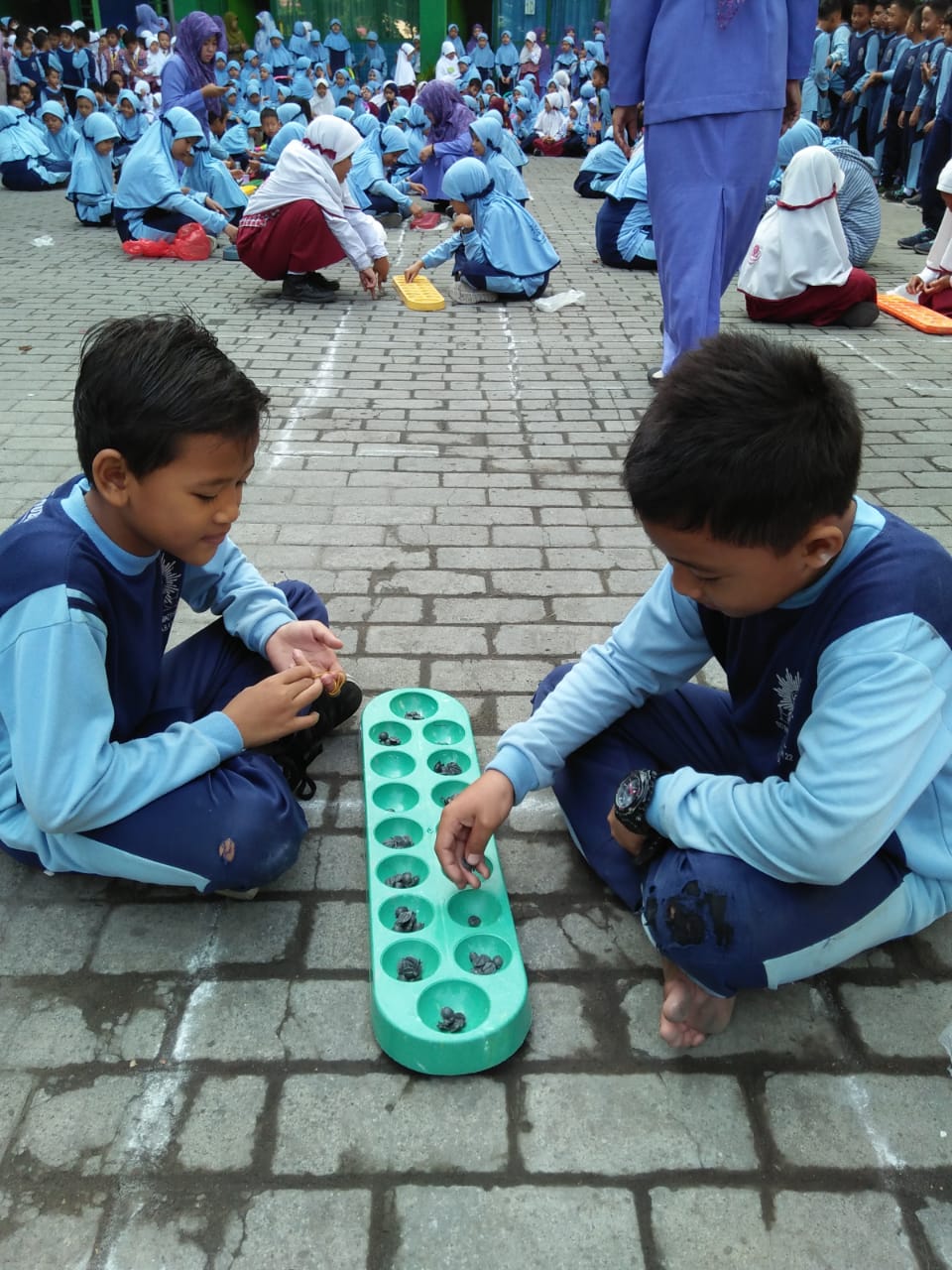 Resiko Memasukkan Anak  Sekolah dibawah Umur Dewanguru com